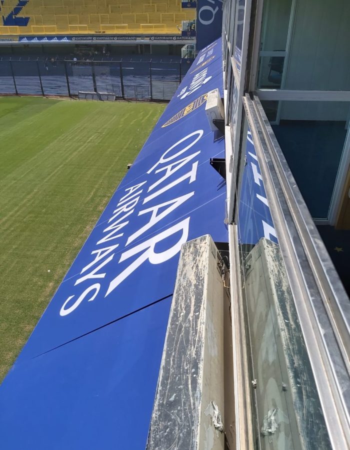 Impresión sobre Lona Front con tintas de Curado Ultravioleta (UV) + Instalación´BOMBONERA`